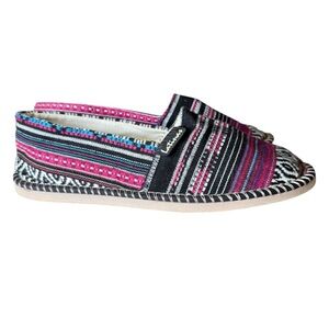 Latinas ladies fabric flats excellent condition, size 8